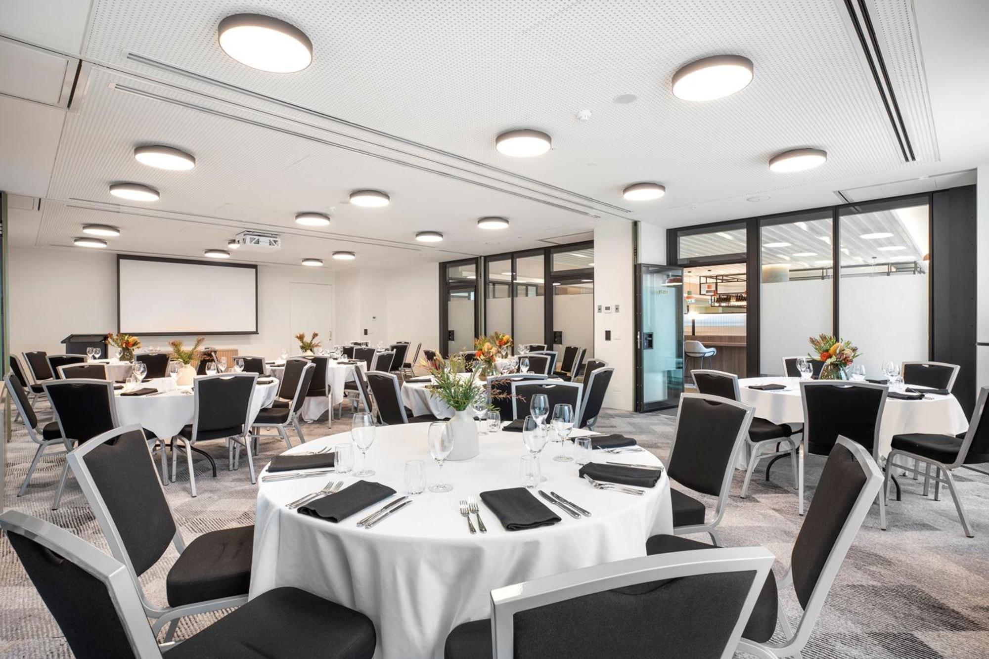 Holiday Inn & Suites Geelong By Ihg Exterior photo